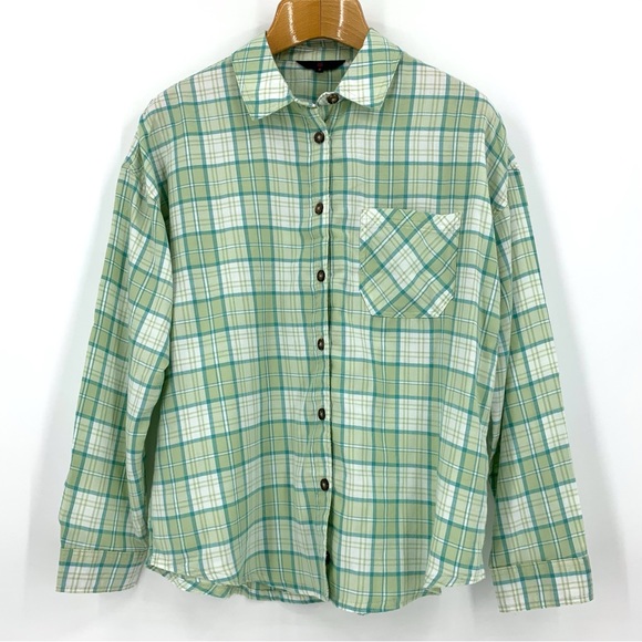 No Boundaries Light Willow Green Plaid Oversize Button Down Flannel Top, Medium - Picture 12 of 16